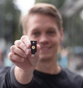 Memilih YubiKey untuk Perusahaan: Panduan Lengkap 4 Memilih YubiKey untuk Perusahaan: Panduan Lengkap 3